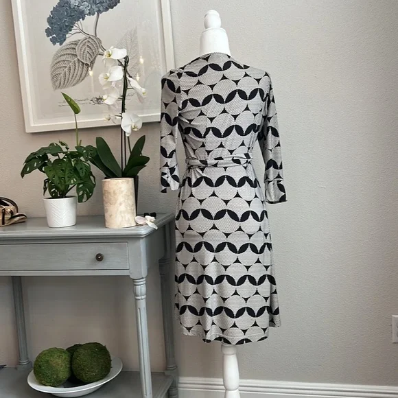 DVF Wrap Dress - Picture 3 of 4